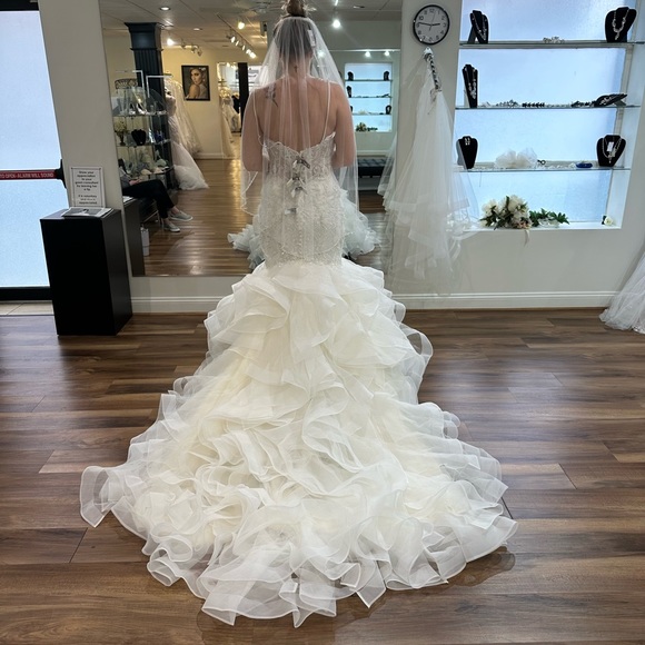 Never worn Marilee Madeline Garner Wedding Dress - Picture 3 of 7